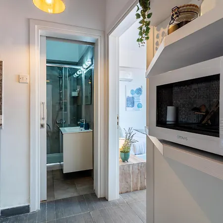 Modern Bursting With Style In Apartment Larnaca