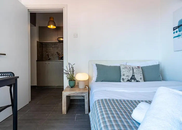 Modern Bursting With Style In Appartamento Larnaca