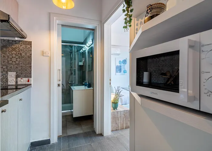 Modern Bursting With Style In Appartamento Larnaca