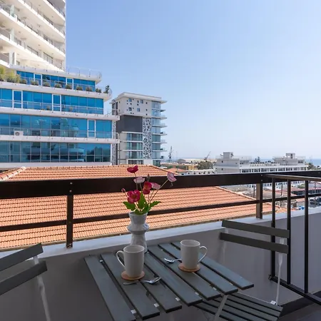Apartament Modern Bursting With Style In Larnaca