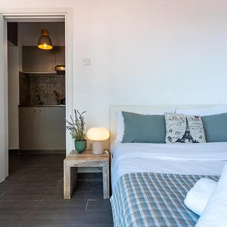 Modern Bursting With Style In Apartament Larnaca