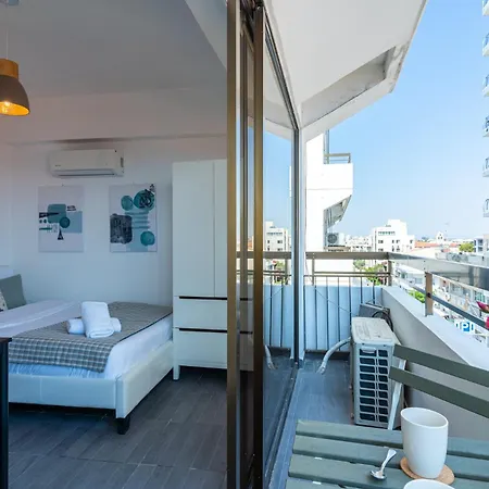 Apartament Modern Bursting With Style In
